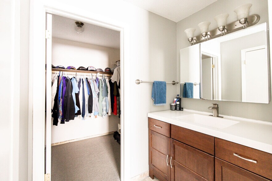 Building Photo - 14431 Fairway Dr