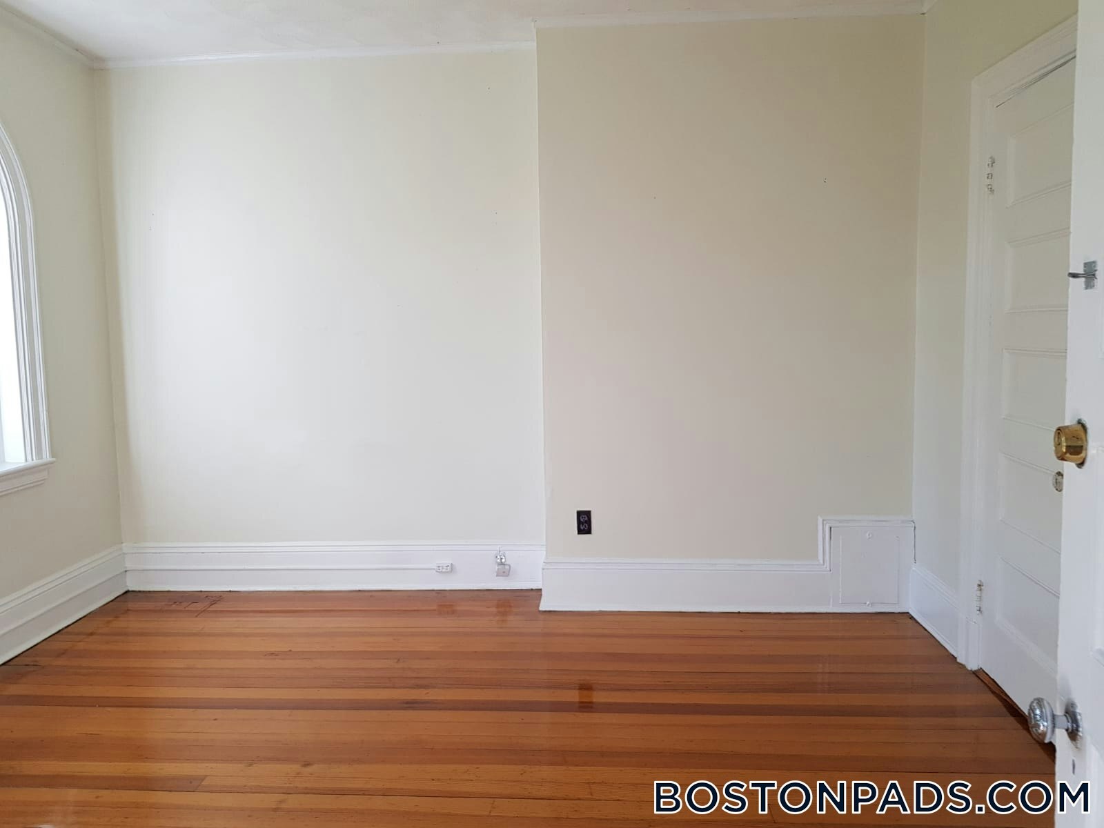 Building Photo - 533 Newbury St