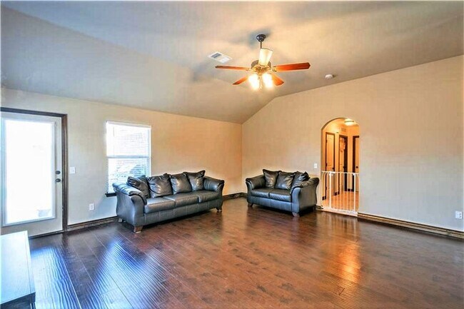 Building Photo - Coming Soon! Beautiful single family in Yu...