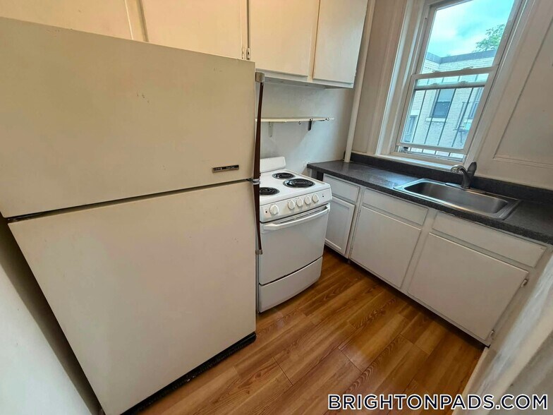 Building Photo - 313 Allston St