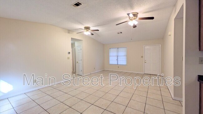 Building Photo - 1485 Pine Ln Dr