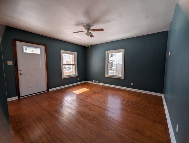 Building Photo - 411 E School St