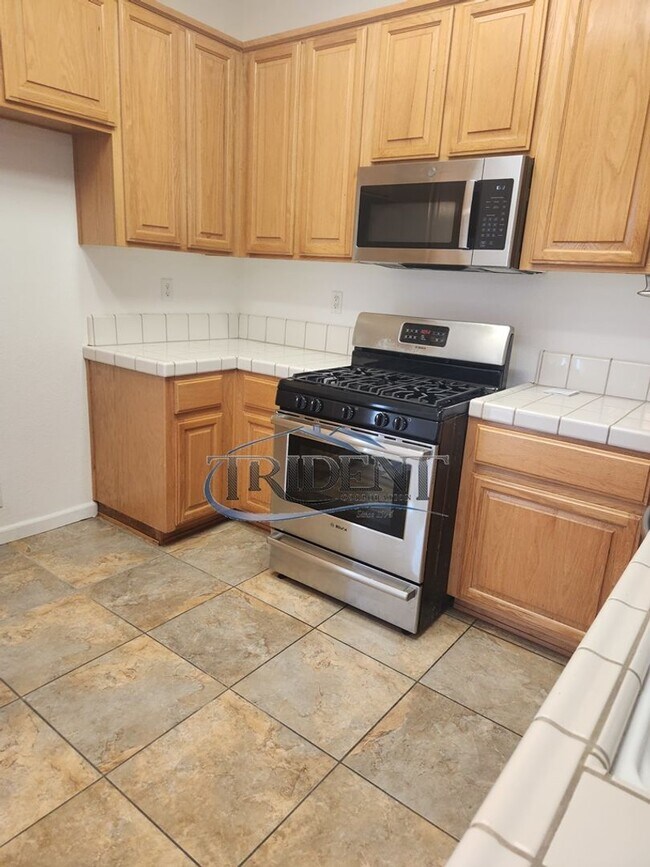 Building Photo - 3 bedroom 2 bath near schools and parks