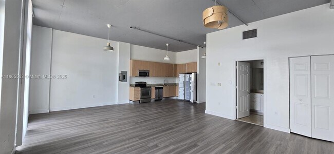 Building Photo - 2100 Van Buren St