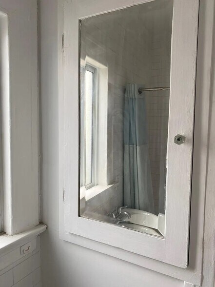 Building Photo - 737 N Alfred St