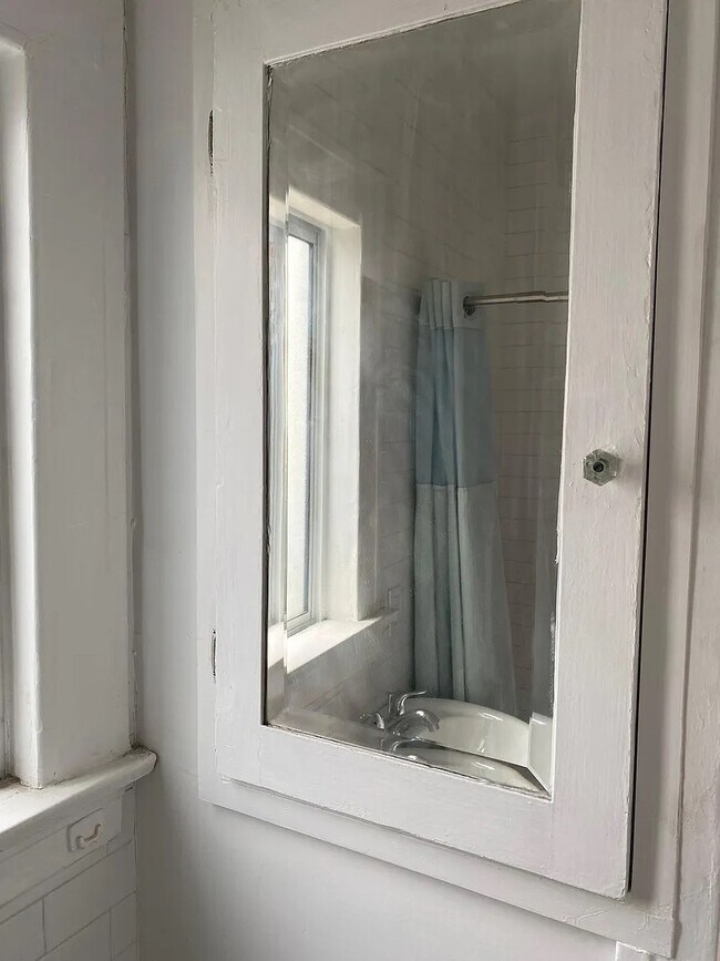 Building Photo - 737 N Alfred St