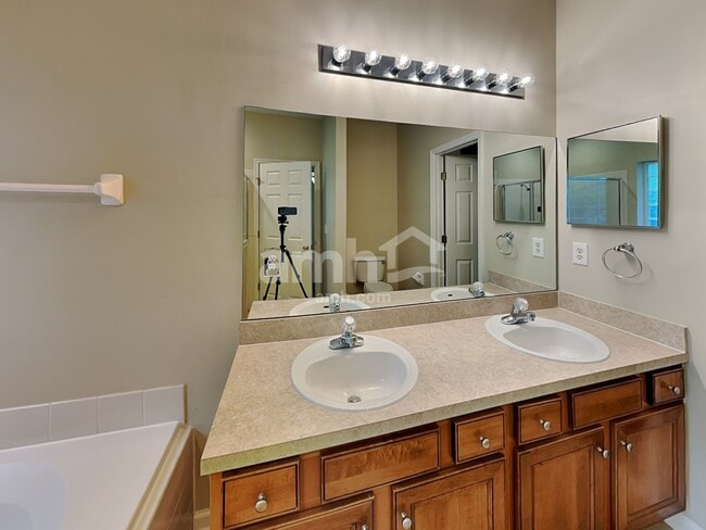 Building Photo - 700 Porto Cristo Ave