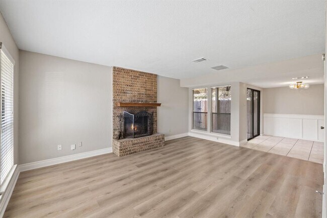 Building Photo - 6525 Hart Ln