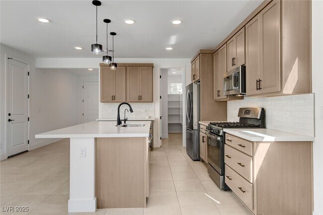 Building Photo - 1305 Azure Jay Ave