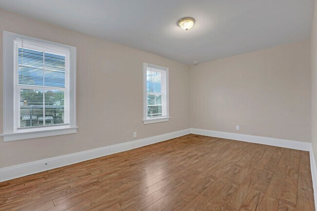 Building Photo - 243 N Wayne Ave