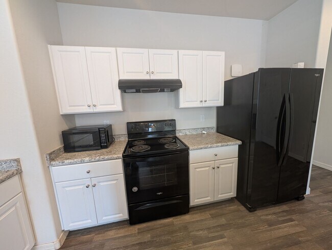 Building Photo - 3 Bedroom, 2.5 Bathroom Riverbend Home