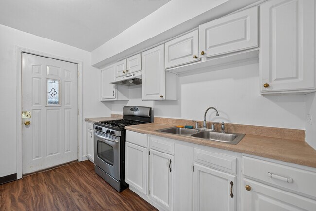 Building Photo - 210 Linn Ct