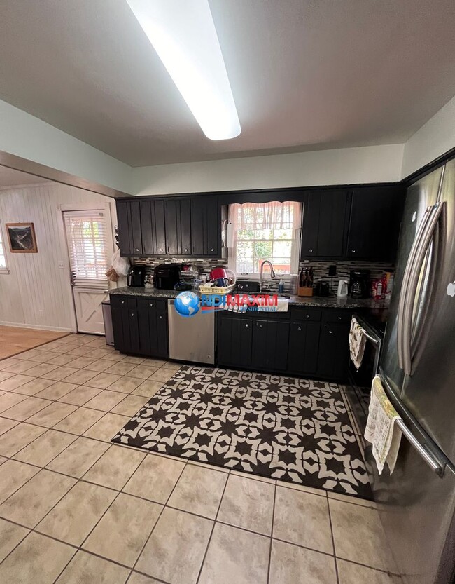 Building Photo - Beautiful ranch in PARKVIEW cluster in Lil...