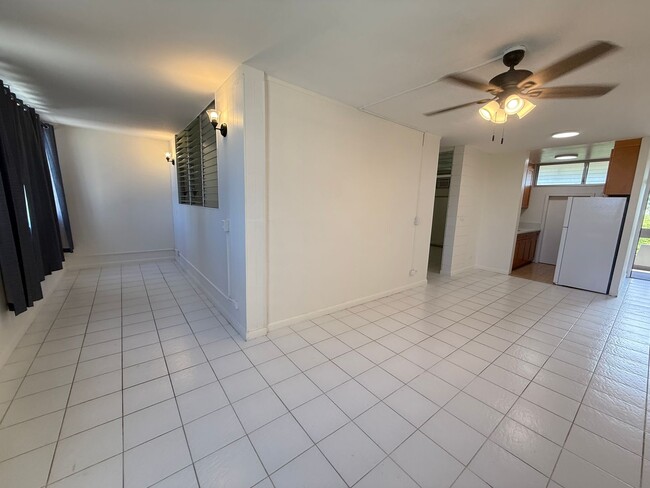 Building Photo - Makiki Bel Aire 2 bedroom 1 bath with 1 re...