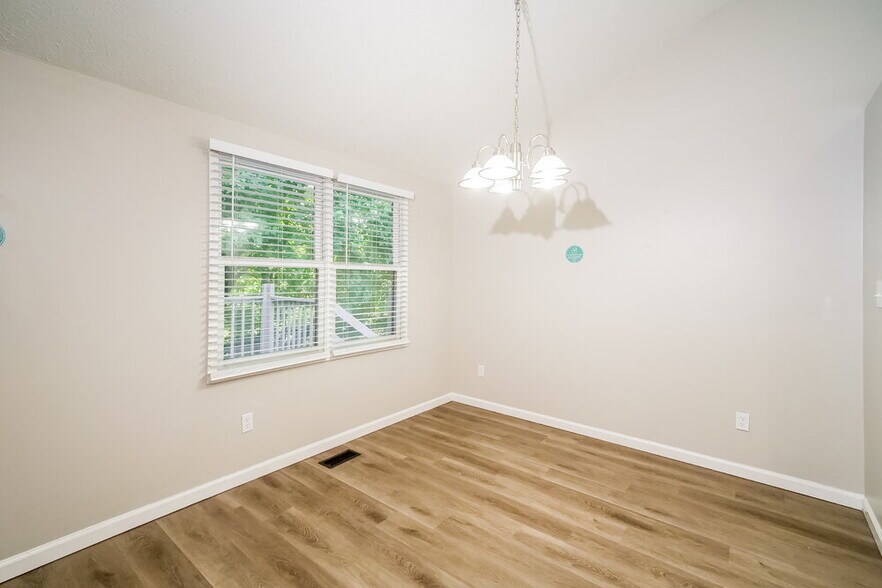Building Photo - 5865 Petersen Ct