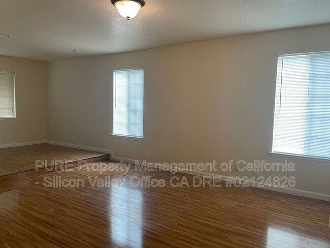 Building Photo - 6361 Pearlroth Dr