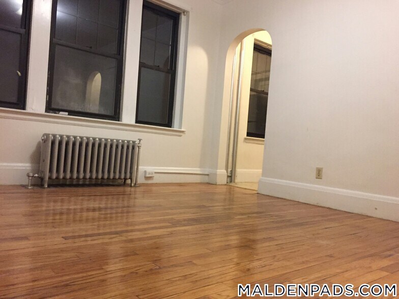 Building Photo - 349 Pleasant St