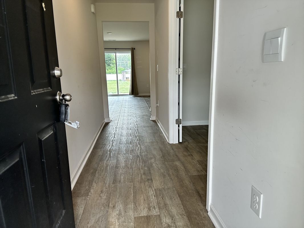 Building Photo - 5459 Carolines Way