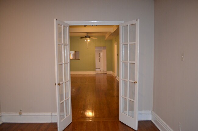 Building Photo - 1002 N Wolcott Ave