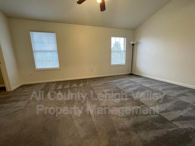 Building Photo - 1355 Mohr Cir