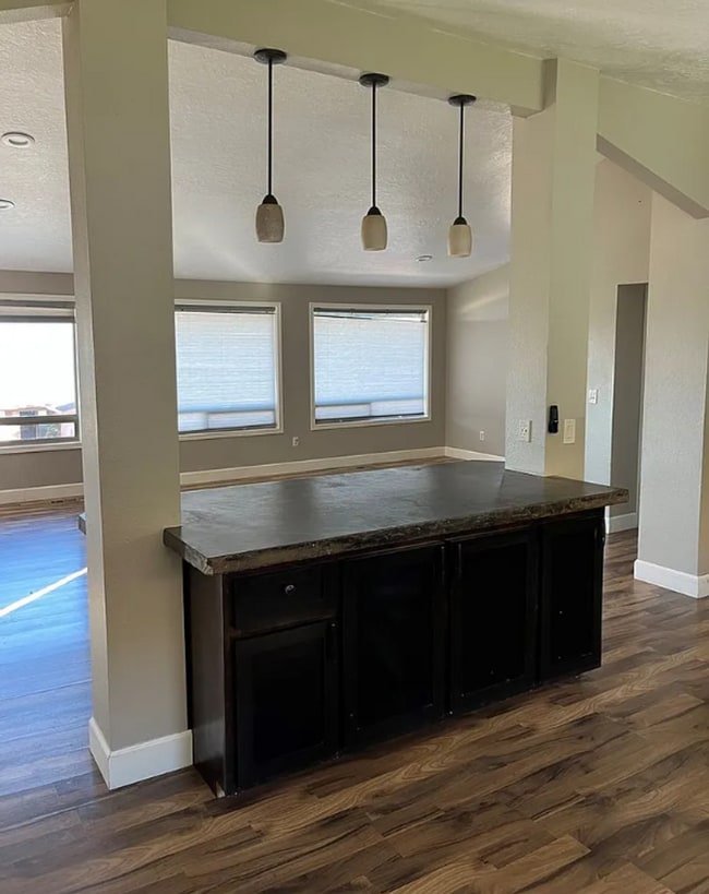 Building Photo - 4 Bedroom, 3 Bathroom Home - Located in Moyina Heights!