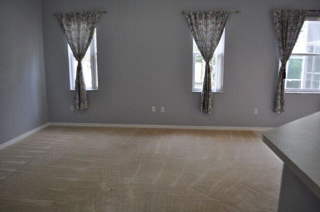 Building Photo - Lovely home in Pine Lakes