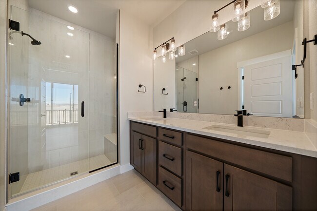 Building Photo - 10882 Lyric St