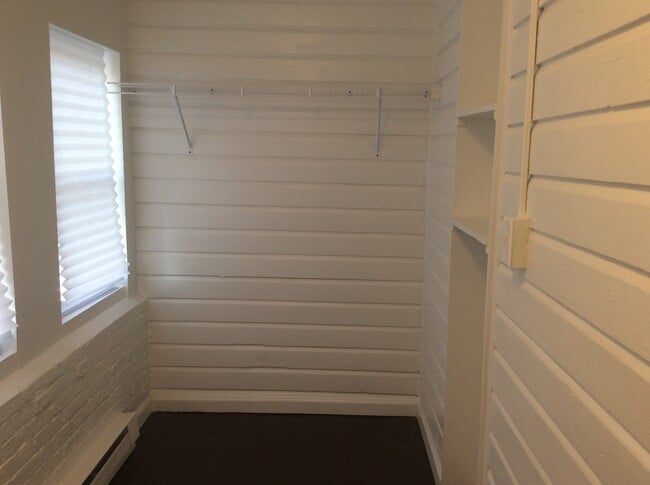 Building Photo - 1 Bedroom Apartment in Downtown near the Judicial Center