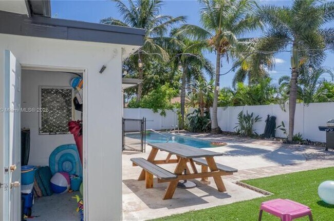 Building Photo - 1116 SE 13th Ct