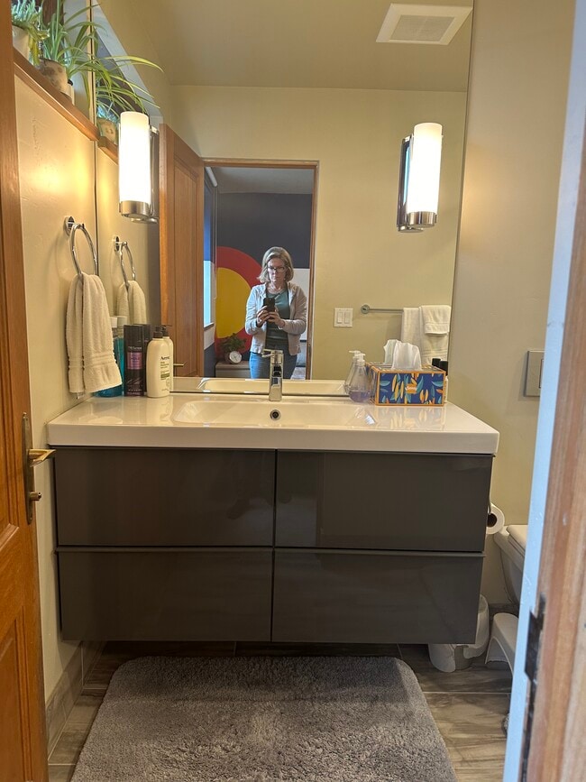 Building Photo - 640 Lincoln Ave