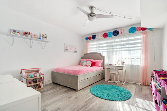 Building Photo - 3900 Oaks Clubhouse Dr