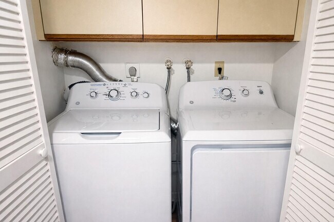 Building Photo - 3950 Cocoplum Cir