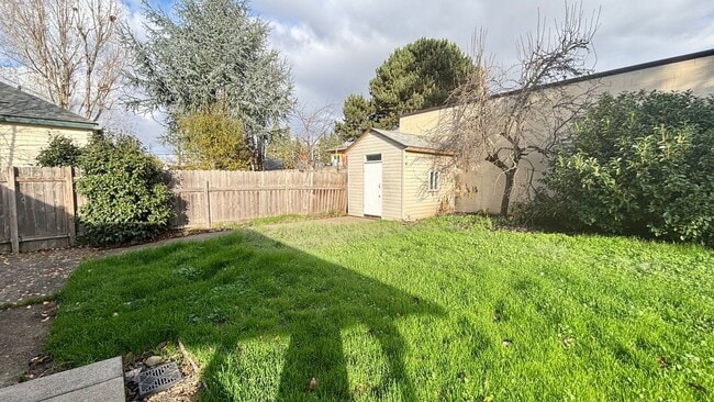 Building Photo - Charming 3BD/2BA Home with Updated Interior + Bonus Basement Space