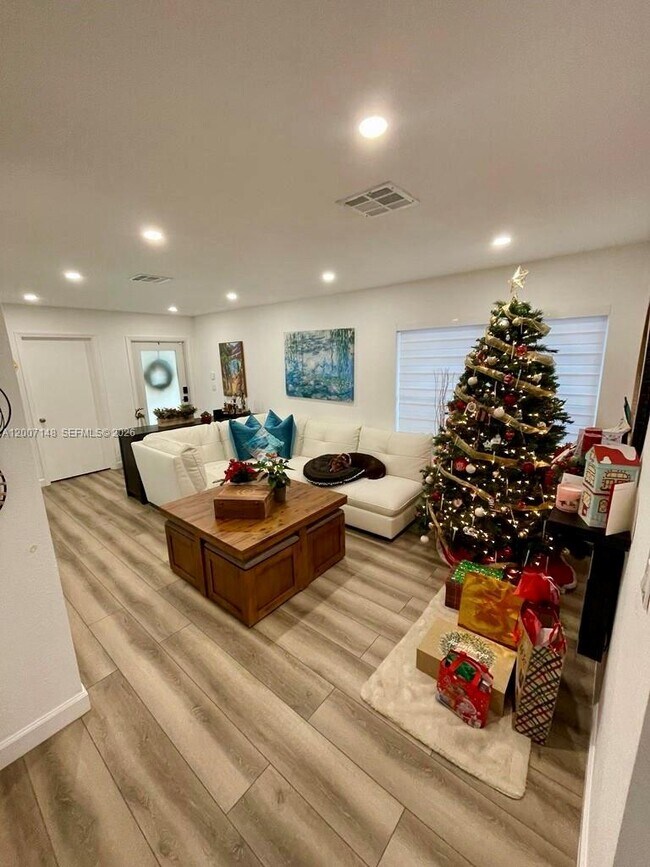 Building Photo - 1149 NW 126th Pl