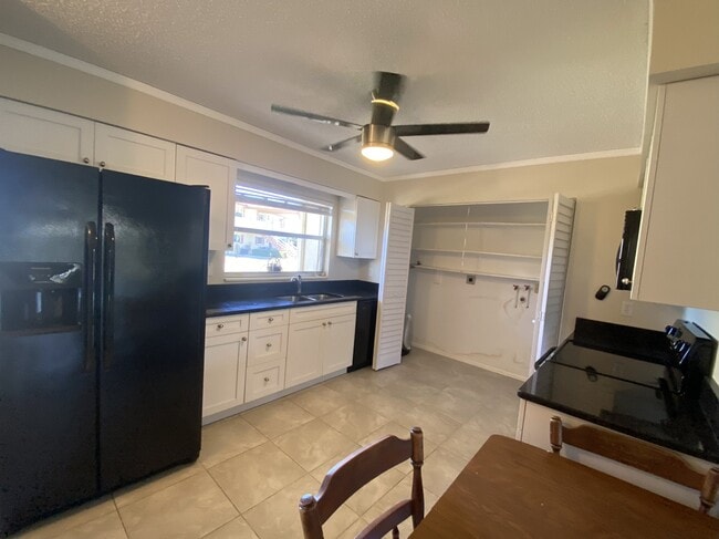 Building Photo - 4433 Narraganset Trail