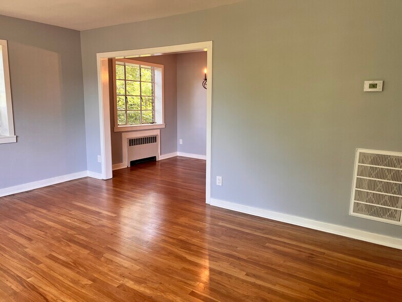 Living Room - 3522 Buckner Ln