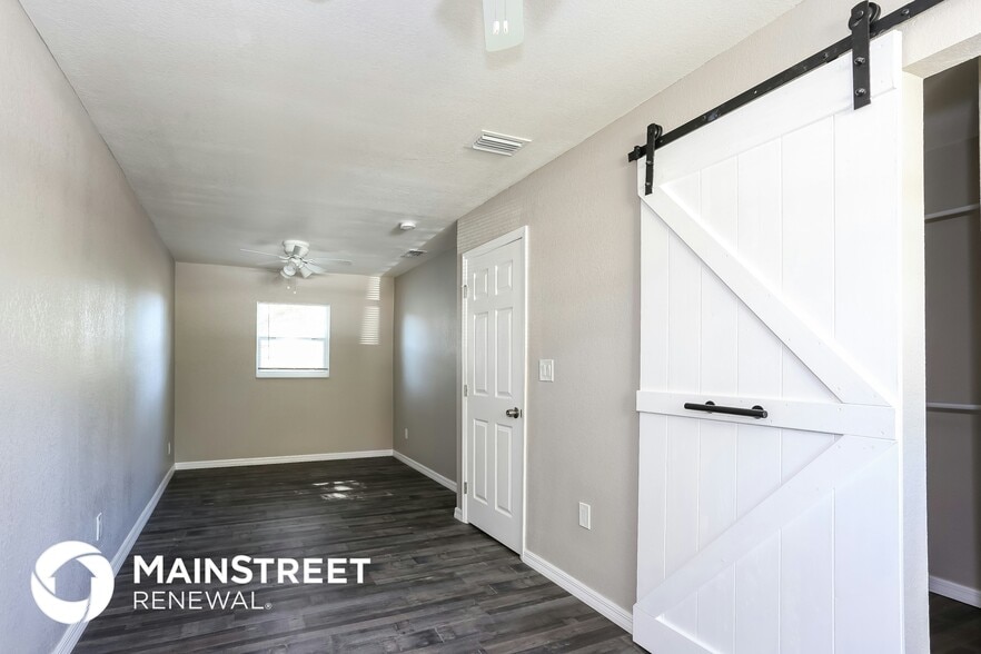 Building Photo - 2776 20th Ave SW