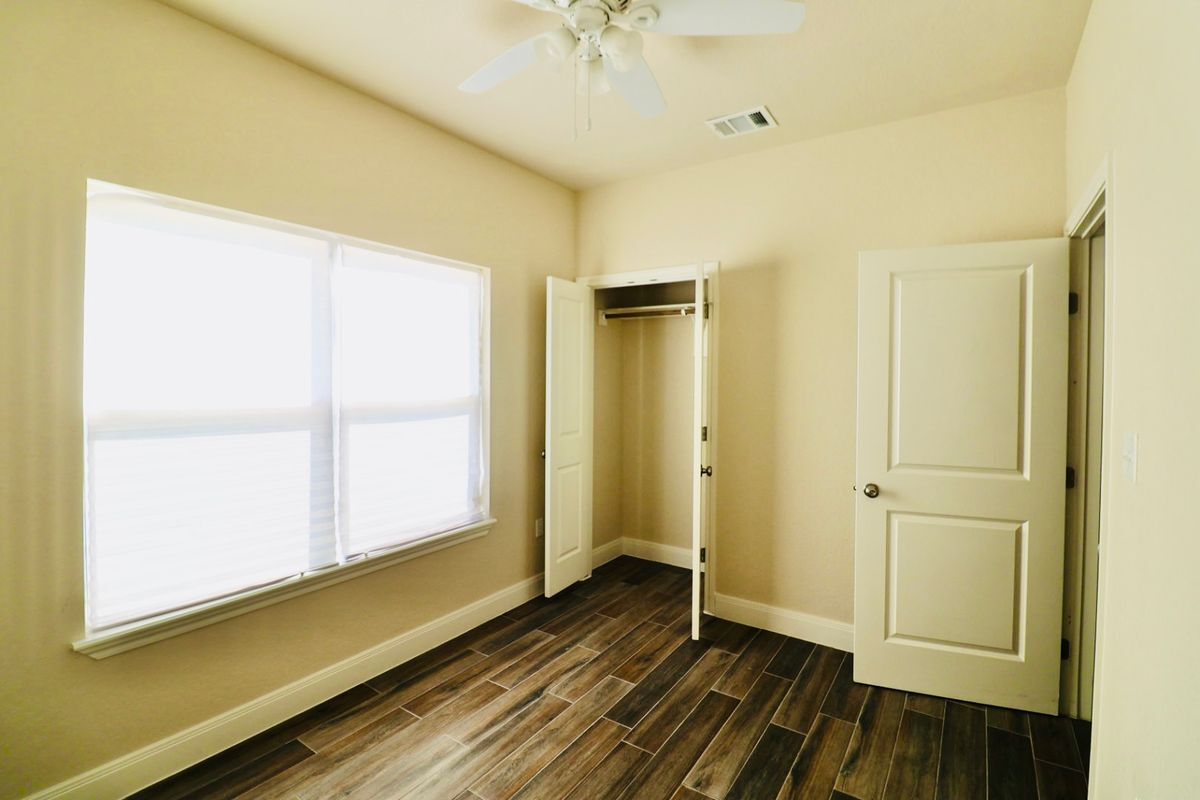 Building Photo - 2519 Golf Dr