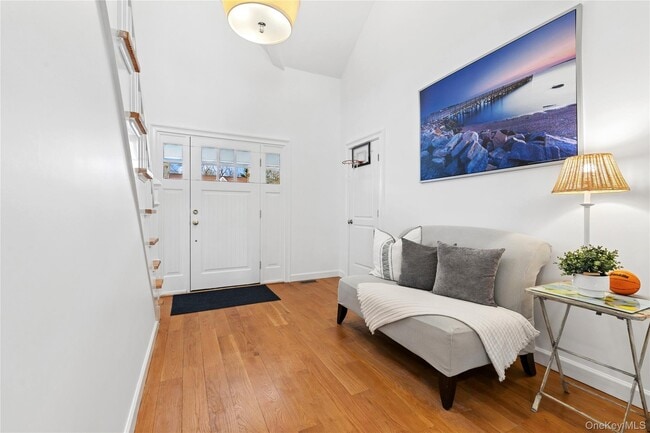 Building Photo - 10 Foxboro Rd