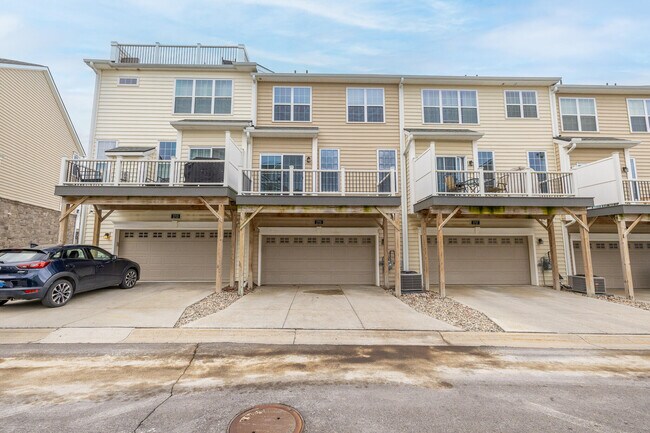 Building Photo - 2715 S Spurway Dr