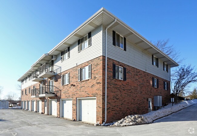 Building Photo - Honeysuckle Apartments