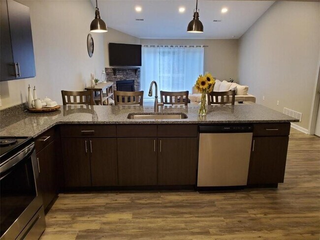 Building Photo - 170 Heartwood Ln