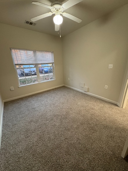 Building Photo - 1005 Weybridge Ct