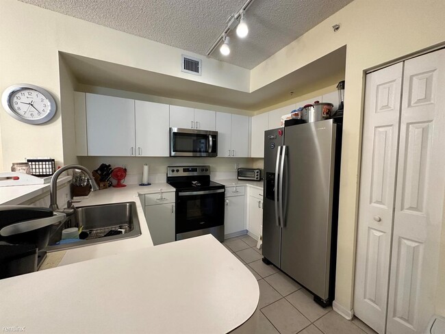 Building Photo - 2 br, 2 bath Condo - 720 S Sapodilla Ave A...