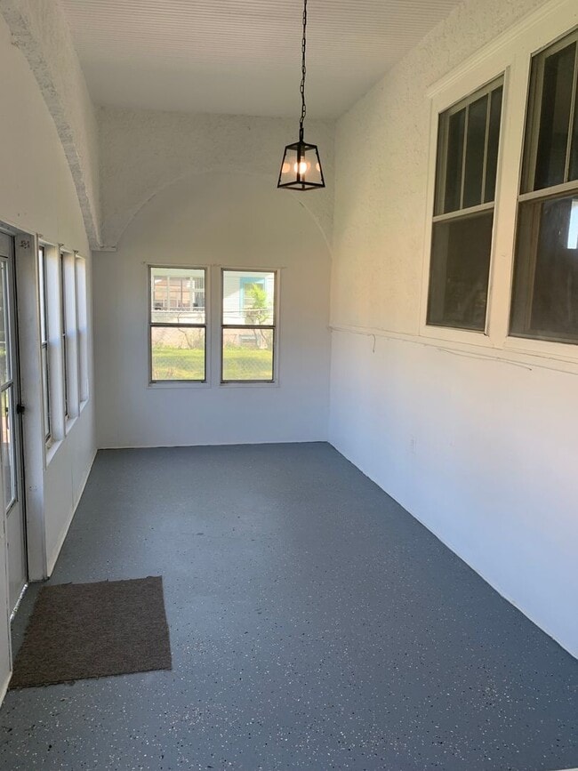 Building Photo - Spacious Updated Minne Lusa 3BR with Lots ...