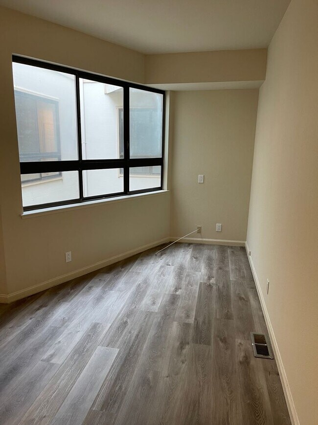 Building Photo - 058 (1262-64 Stanyan)