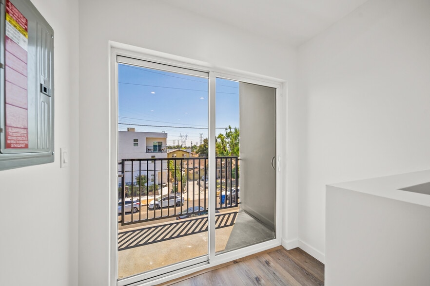 Building Photo - 6049 Craner Ave