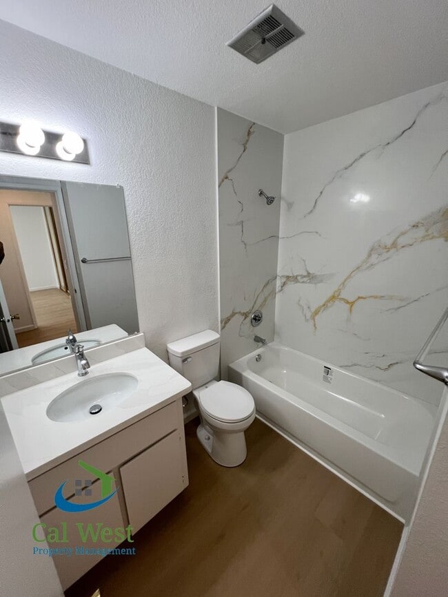 Building Photo - $2,995 - Updated 2 Bed/2 Bath Condo in a Gated Community of the Fairgrounds Neighborhood!