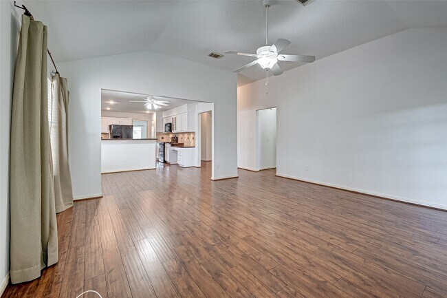 Building Photo - 22926 Rainbow Bend Ln