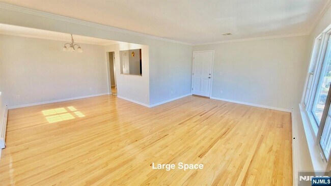 Building Photo - 24 Gall Ave